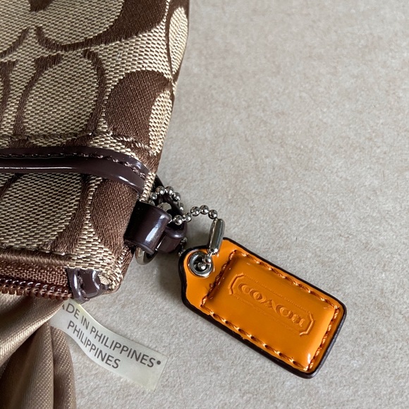 Coach wristlet. - Picture 5 of 16